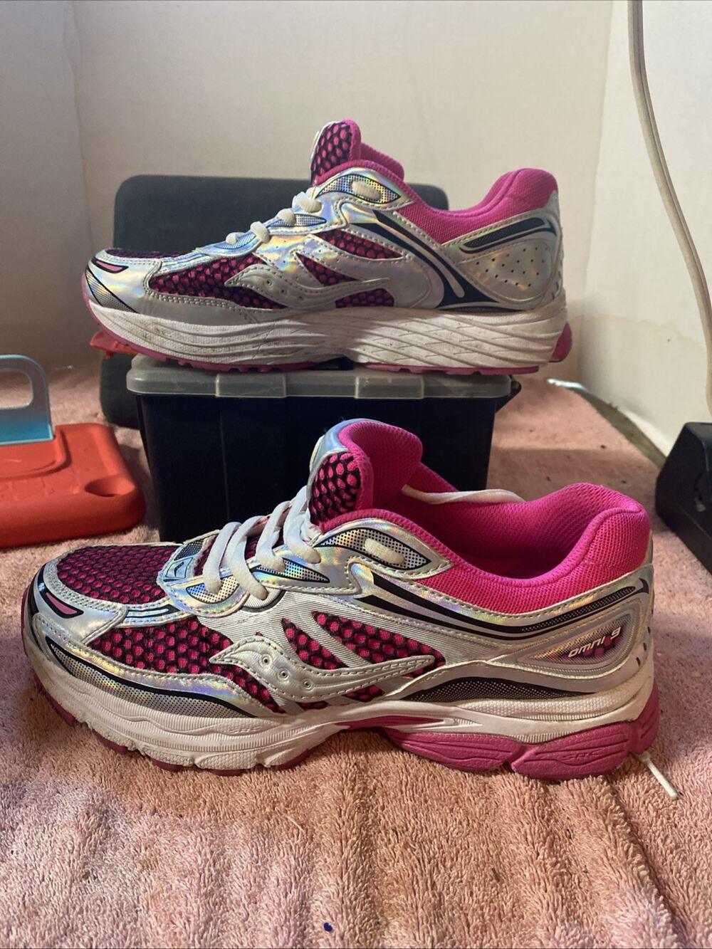 Saucony Pro grid 9 Size 7M Pink